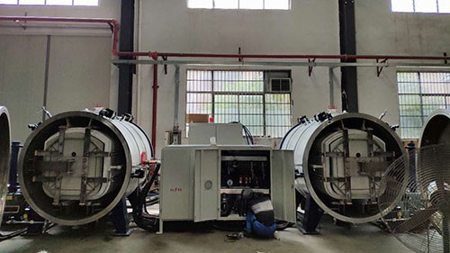 諾天科技新產品，自動開蓋，自動鎖緊爐門，石墨坩堝永遠不下沉設計！